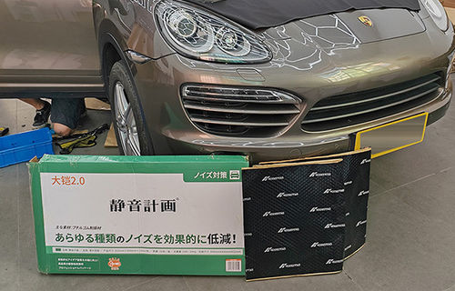 Neueste Unternehmenslösungen zu Der Porsche Cayenne hat die Schalldämmung von vier Türen verbessert.